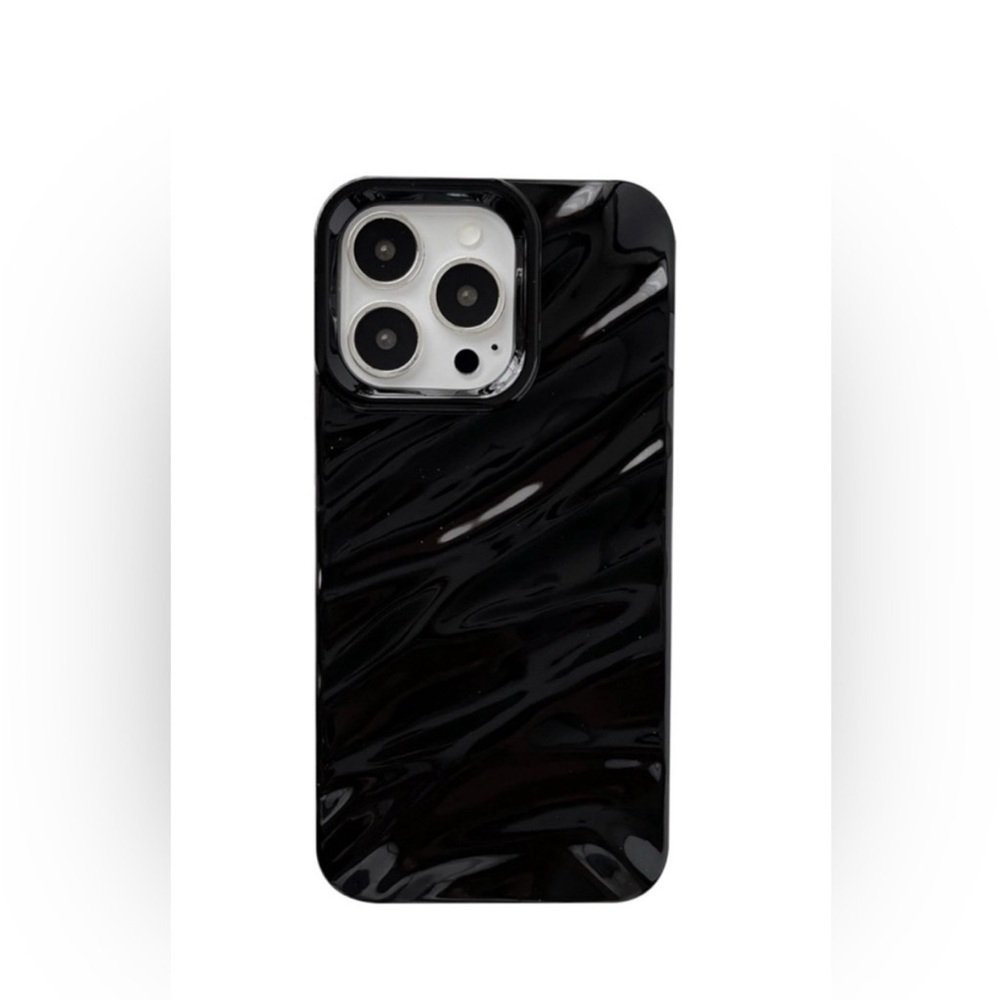 Amazon | Wavy Black | IPhone 13 Pro Case